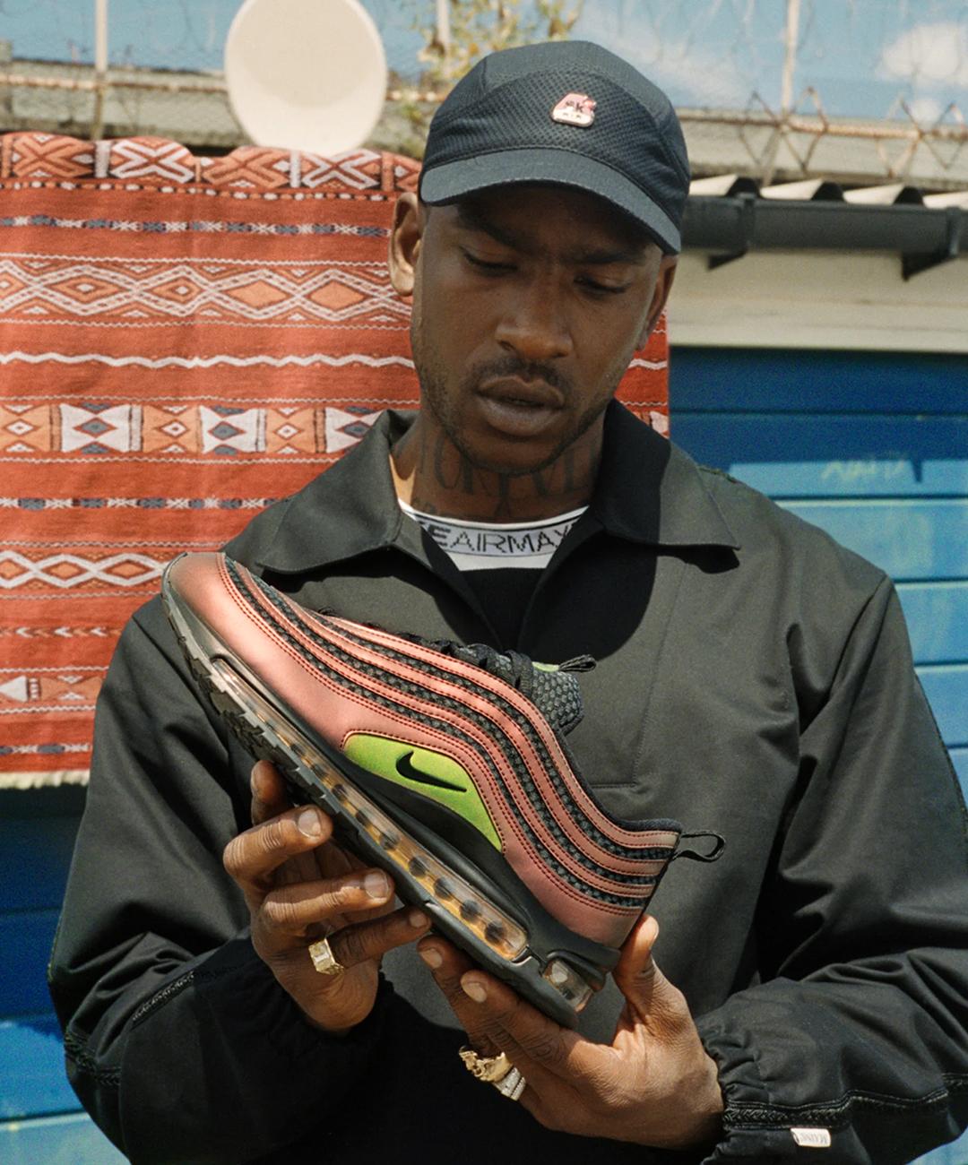 Air max 97 shop gold reflective on feet